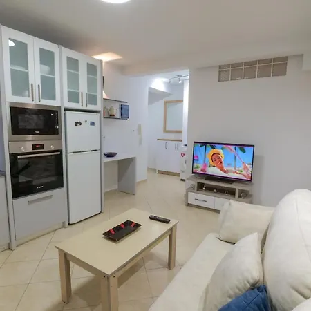 Ilyria Apartment *